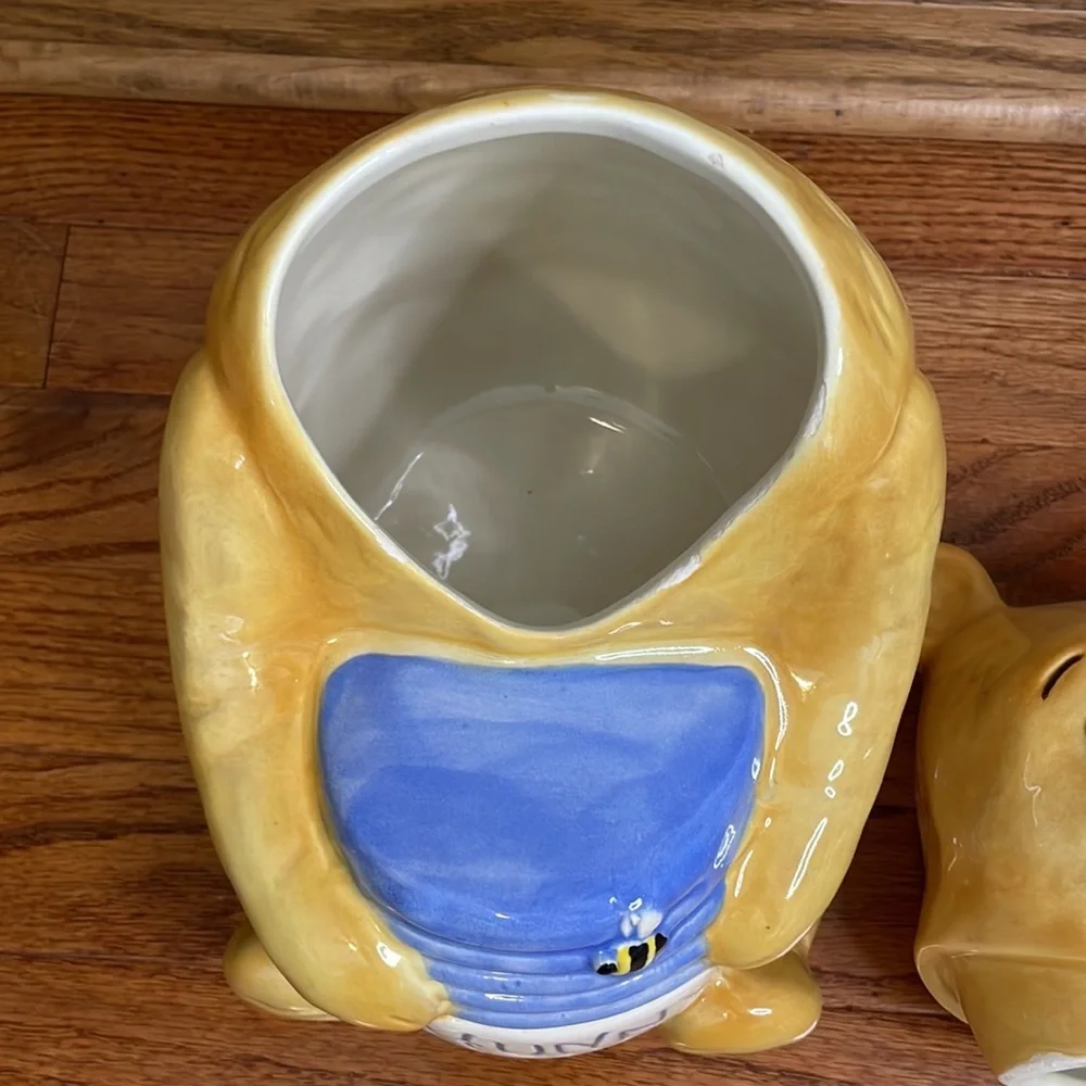 WINNIE‎ THE POOH Ceramic Cookie Jar. Vintage